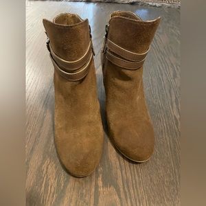 Bp Tandem Booties in Khaki Suede Size 7.5